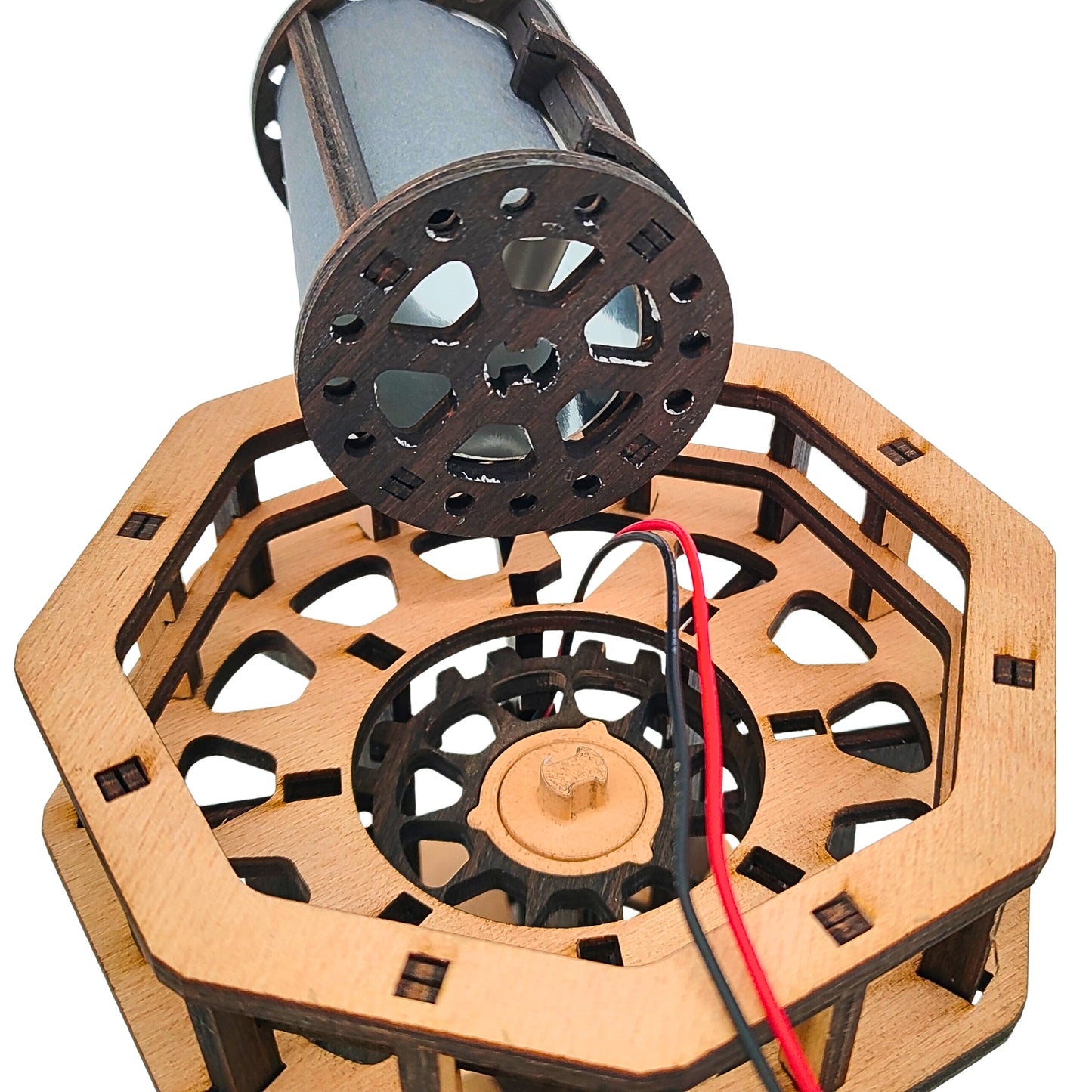 The Kinetic Lighthouse: A Mechanical Model with Real Light